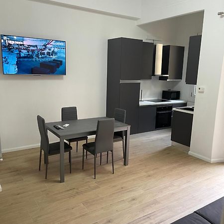 Ampio Bilocale Zona Navigli Lägenhet Milano Exteriör bild