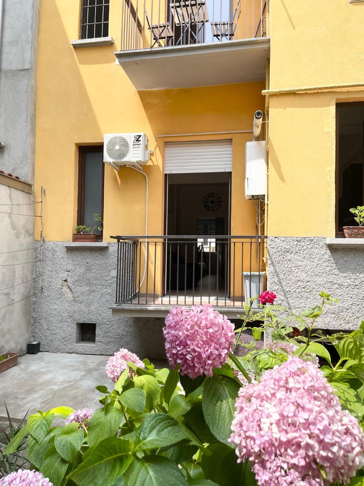 Ampio Bilocale Zona Navigli Lägenhet Milano Exteriör bild